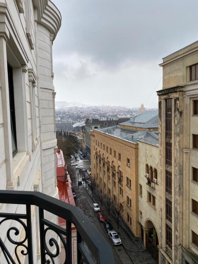 Parliament On Rustaveli Studio Тбилиси Екстериор снимка